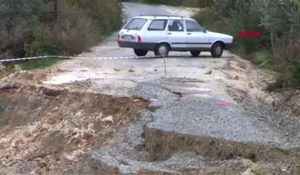 Mersin'de Aşırı Yağış Yol Çökertti