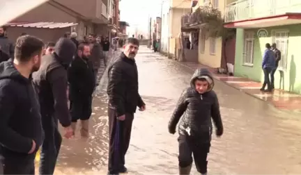 Manisa'da Sağanak Su Baskınlarına Neden Oldu