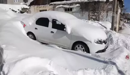 Kars'ta Kar Yığınları Kamyonlarla Şehir Dışına Taşınıyor