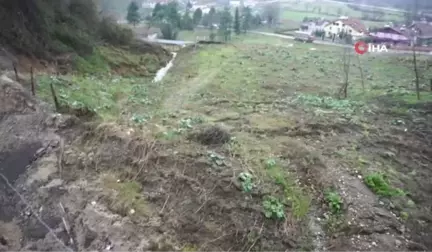 150 Hanelik Mahallenin Yolu Heyelanda Çöktü