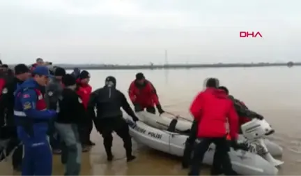 İzmir'de Ördek Avında Kayık Battı 3 Kişi Öldü, 1 Kişi Kurtarıldı