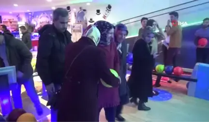 Görmeseler de Bowlingin Heyecan ve Mutluluğunu Yaşadılar