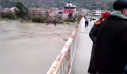 Hatay Nehri Taştı, Evler Su Altında Kaldı