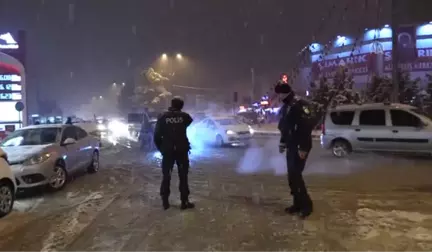 Yoğun Kar Yağışı Ulaşımı Aksattı