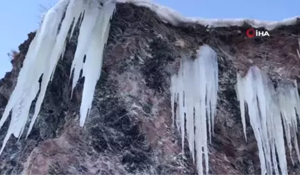 Sarıkamış'ta Obsidyen Taş Ocağında Buz Sarkıtları