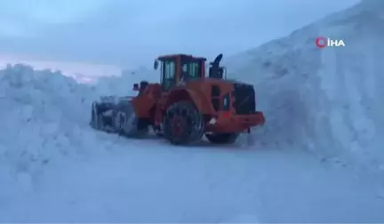 Kar Kalınlığının 5 Metreyi Bulduğu Adıyaman-Sincik-Malatya Karayolu Bir Ay Sonra Ulaşıma Açıldı