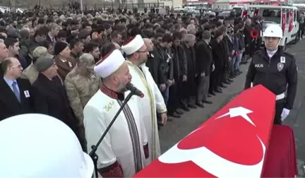 İzmir'de Yol Kontrolü Sağlarken Kazada Şehit Olan Polis Memuru Son Yolculuğuna Uğurlandı