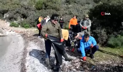 Seçim Çalışmalarını Bırakıp Çöp Topladı