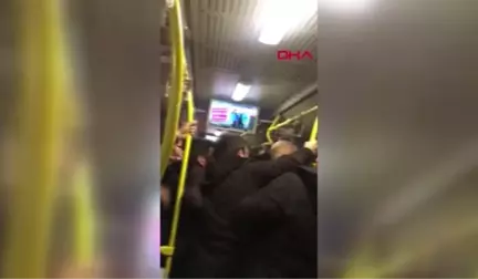 Metrobüs Durağında Taraftar Kavgası