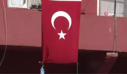 Askere Uğurlanırken Kazada Ölen Gencin Evine Türk Bayrağı Asıldı