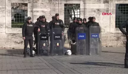 Ayasofya Meydanı'nda Cuma Namazı