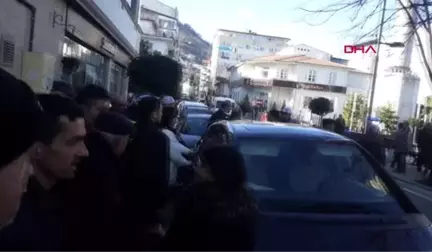 Ordu Otomobilde Unuttuğu Bebek Çıkarılınca Sarılıp Öptü