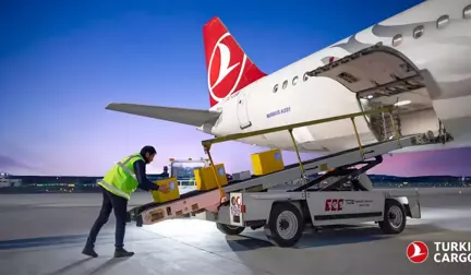 Turkish Cargo'nun İlk Kargosu Türk Bayrağı Oldu