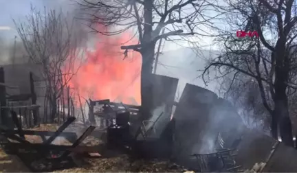 Karabük'te 1 Ev, 1 Ahır ve 2 Ambar Yandı