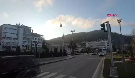 Ordu Yamaç Paraşütü Teleferik Tellerine Takıldı: 2 Yaralı