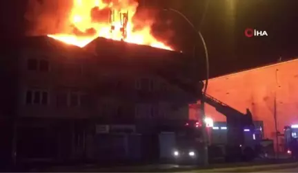 Sakarya'da Otel Alevlere Teslim Oldu