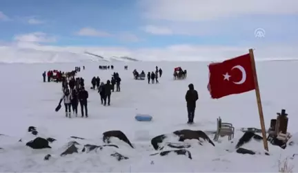 Buzla Kaplı Çıldır Gölü Turistleri Cezbediyor