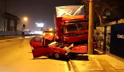 İzmir'de Trafik Kazası: 2 Yaralı