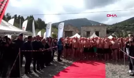 Muğla Sporcular, Sokak Hayvanları İçin Kış Ortasında Kulaç Attı