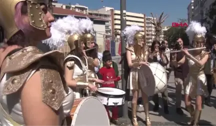 İzmir 8 Mart'ta Renkli Yürüyüş