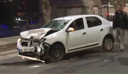 Üsküdar'da Otomobil ile Motosiklet Kafa Kafaya Çarpıştı: 2 Yaralı