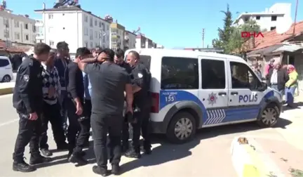 Antalya Gürültü İhbarına Giden Polisi Bıçakladılar