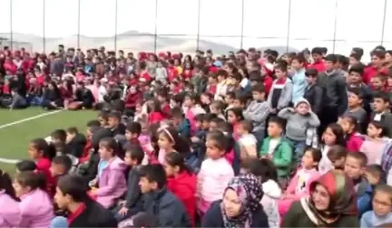 Suriyeli ve Türk Öğrenciler İçin Sirk Gösterisi