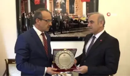 Vali Yavuz'dan Süresi Dolan Belediye Başkanlarına Teşekkür Plaketi