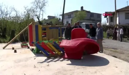 Zonguldak Seçimi Kaybeden Muhtarın Çocuk Parkını Sökmesine Tepki-1