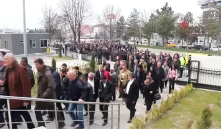 Bolu Belediye Başkanı Özcan, Mazbatasını 500 Kişiyle Birlikte Aldı