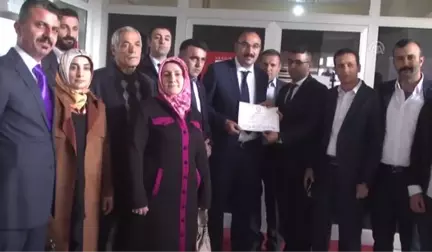 Çukurca Belediye Başkanı Ensar Dündar Mazbatasını Aldı