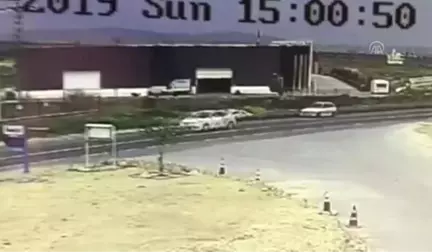 Beş Kişinin Yaralandığı Trafik Kazası Güvenlik Kamerasında