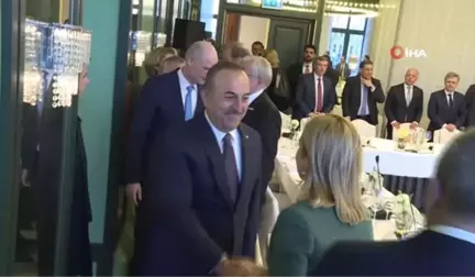 Bakan Çavuşoğlu, Hollandalı Mevkidaşı ile Bir Araya Geldi