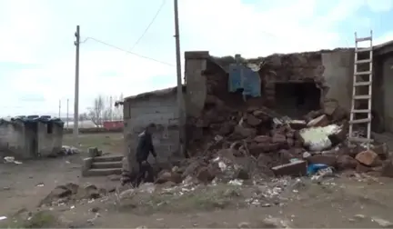 Ahlat'ta Evi Çöken Aile Yardım Bekliyor