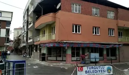 Manisa'da Yıkılma Tehlikesi Bulunan Bina Boşaltıldı