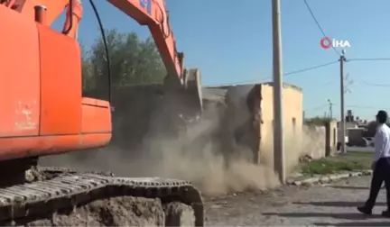 Harran Kümbet Evlerinin Çevresindeki Beton Yapılar Yıkıldı