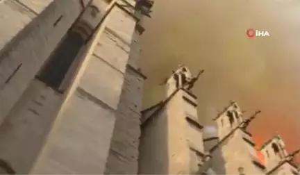 Paris İtfaiyesi Notre Dame Katedrali'ndeki Yangına Müdahale Anlarını Paylaştı