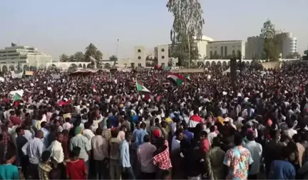 Sudan'daki Gösteriler Devam Ediyor