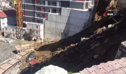 Kağıthane'de 2 Araç Toprak Altında Kaldı