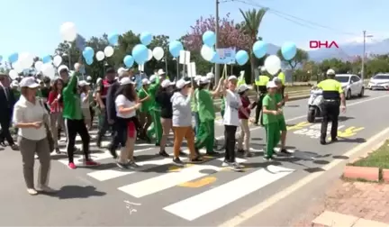 Antalya Öğrencilerden Sürücülere Uyarı