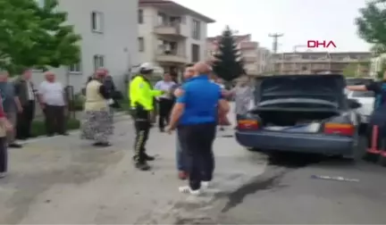 Düzce Otomobil Öğrenci Servisine Çarpıştı 2 Yaralı