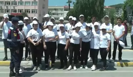 Öğrenciler Jandarmayla Trafikte Bilgilendirme Yaptı