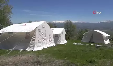 Heyelan Nedeniyle Yarıklar Oluştu, Yol ve Bahçeler Zarar Gördü