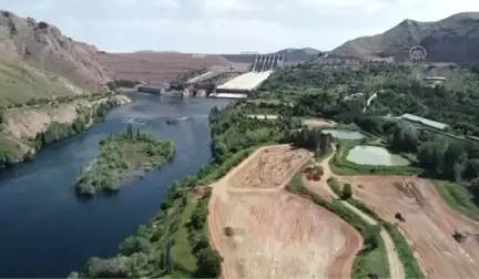 Keban Baraj Gölü'nün Tahliye Kapakları 15 Yıldır İlk Kez Açıldı