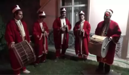 Simavlılar, Sahura Mehter Marşıyla Kalktı