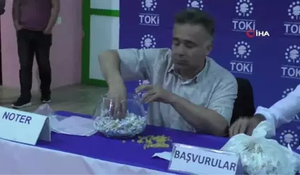 TOKİ kurasında sevinç ve gözyaşı bir arada