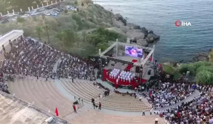 Girne Amerikan Üniversitesi 33. Dönem Mezunlarını Verdi