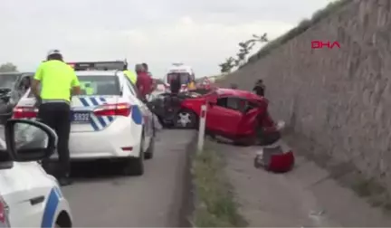 KIRIKKALE Bayram ziyaretine giden aile kaza geçirdi 1'i ağır, 6 yaralı