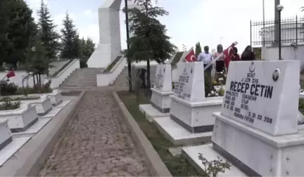 Afrin şehidi oğlunun hatıralarını evinin odasında yaşatıyor - ESKİŞEHİR