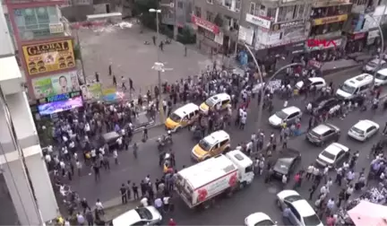 Diyarbakır'da cadde ortasında kavga; çok sayıda gözaltı